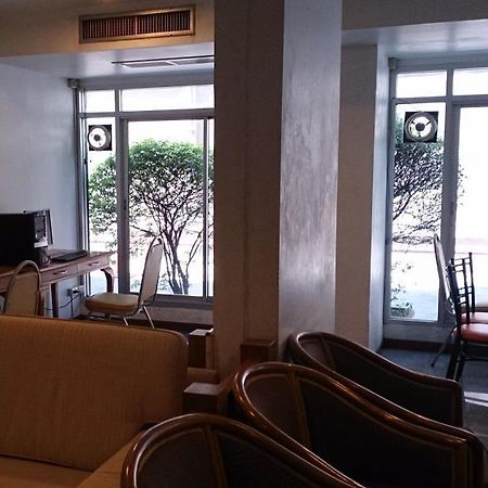 The Blooms Residence Банкок Екстериор снимка