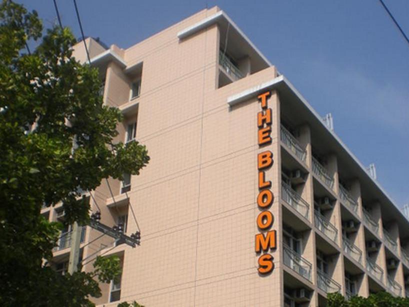The Blooms Residence Банкок Екстериор снимка